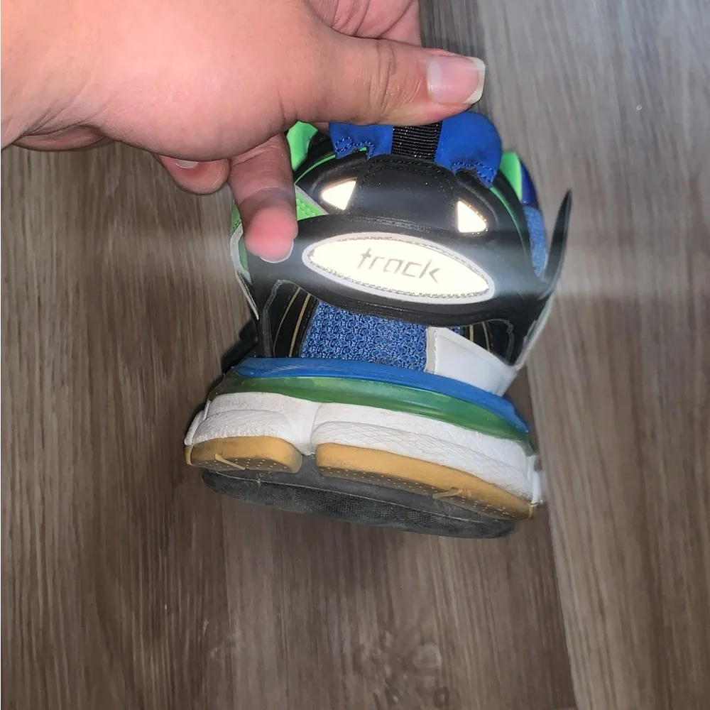 Balenciagas Tracks - Picture 5 of 5